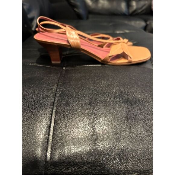 Worthington Women’s Leaf Detail Strappy Leather Upper stylish Sandals. Tan/Brown - Picture 7 of 8